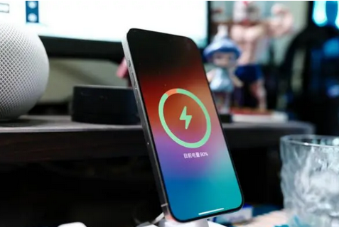 庄浪苹果15换屏服务分享用什么充电器给iPhone15充电更好 